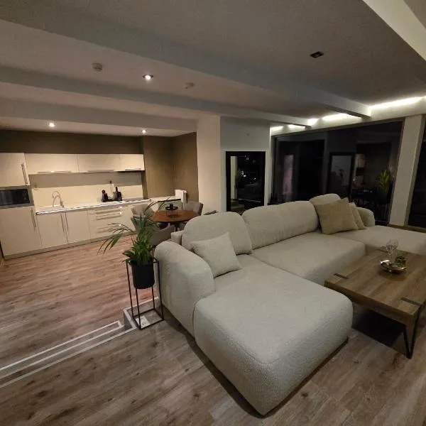 Penthouse Centrum s dokonalým výhladom a veľkou terasou, hotel a Nitra