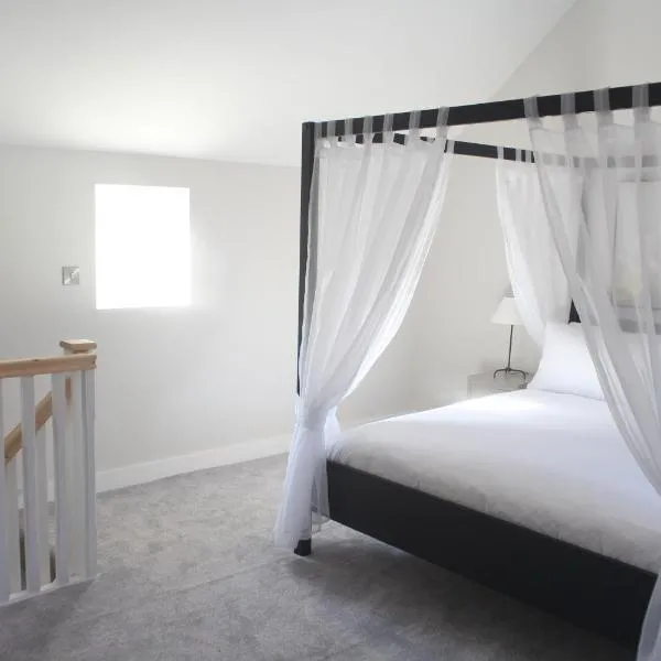Robin Cottage Luxury Barn with Wood-Fired Hot Tub, hotel sa Selby