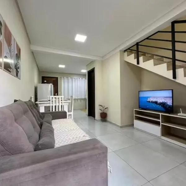 Casa moderna com garagem perto do aeroporto, хотел в Джойнвил