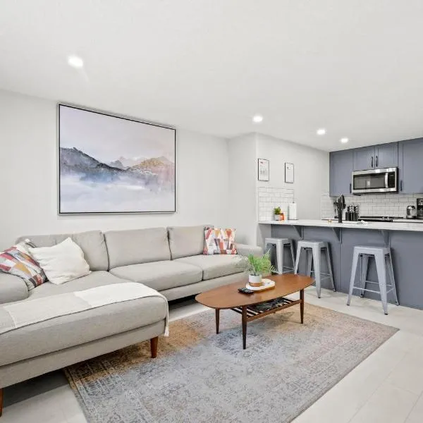 Stylish & Comfy Mountain Escape King Bed PS5!, hotel v destinácii Calgary