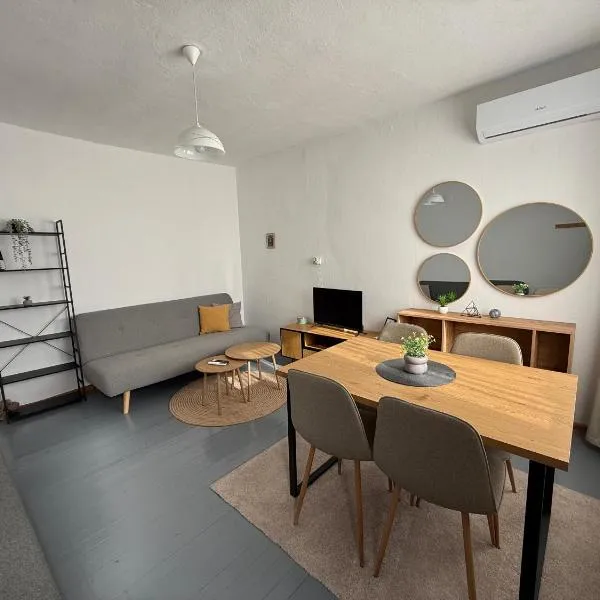 Апартамент за нощувки "Златен век", Hotel in Weliki Preslaw