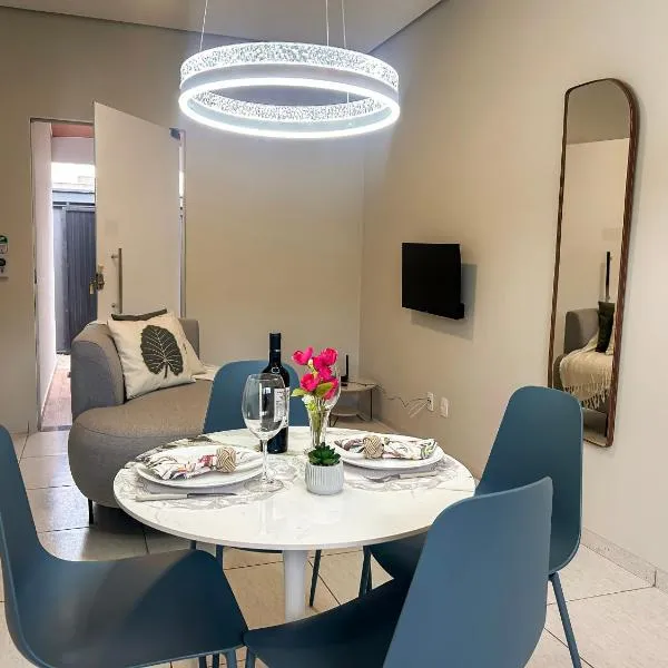 Casa 01 - Casa com 2 quartos, próximo a rodoviária e aeroporto، فندق في بالماس