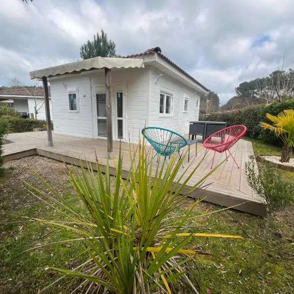 Chalet en Parc résidentiel pour 4 personnes à proximité de la plage, Hotel in Lit-et-Mixe