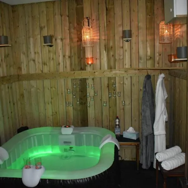 Orchidée SPA Apartment with Jacuzzi close by Laufen, hotel di Breitenbach