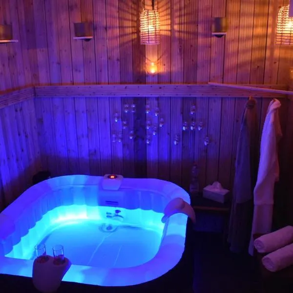 Orchidée SPA Apartment with Jacuzzi close by Laufen, hotell i Breitenbach