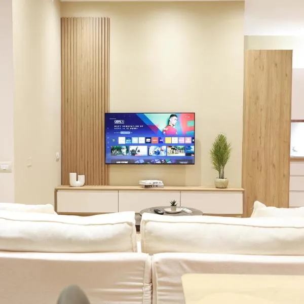 Palm Haven Premium Stay, hotel in Durrës