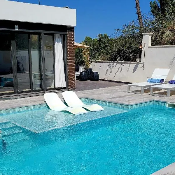 Stylish Modern Villa on the Outskirts of Sitges, hotel Olivellában