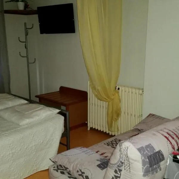 Hôtel des Touristes – hotel w mieście Pierrefitte-Nestalas