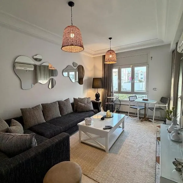 Luxury apartment in Berges du Lac 2, Hotel in Al ‘Uwaynah