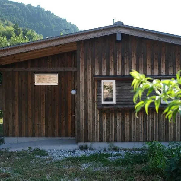 Lotus Retreat ロータスリトリート 高知空港から車で30分 山のふもとの一棟貸しコテージ، فندق في Kami