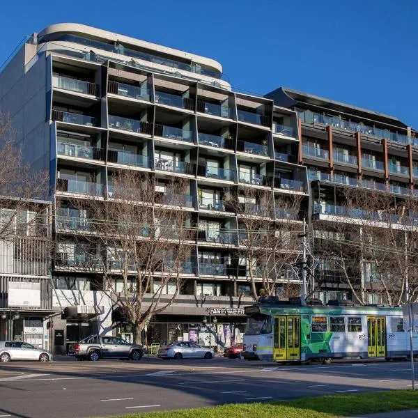 Modern Quiet 1 & 2 Bed Apt Opposite Albert Park, hotel a Melbourne