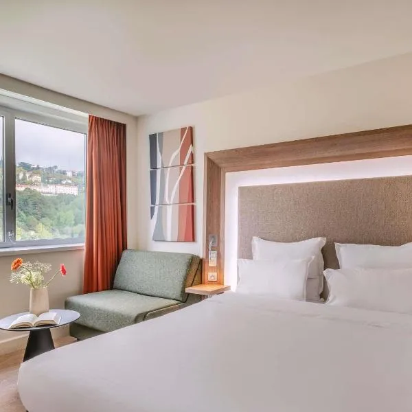 Novotel Lyon Centre-Confluence Bord de Saone, готель у Ліоні