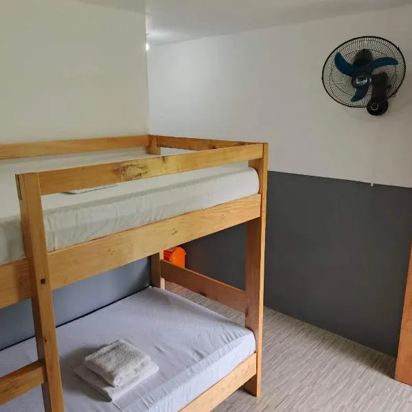 Charlyn Guesthouse, hotel em Lalao
