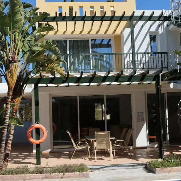 Twin Palm Villa, ξενοδοχείο σε Meneou