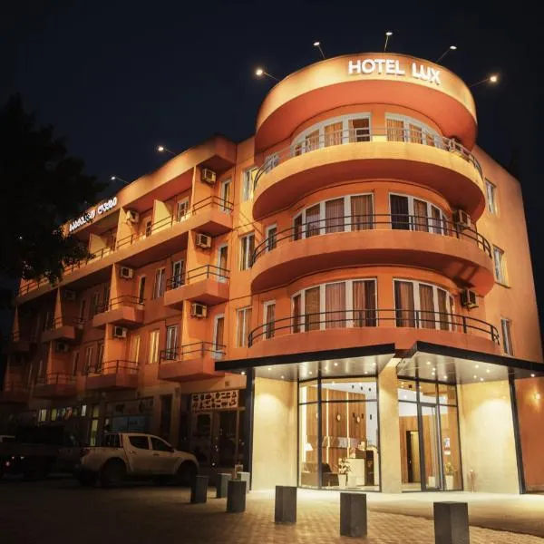 Hotel Lux, hotel v mestu Zeno-Avchala
