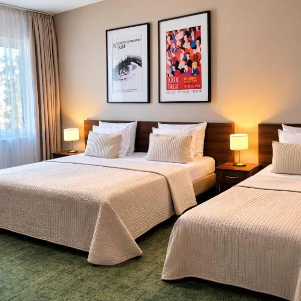 Hotel Kantoria, готель у Тарнові