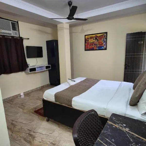 Hotel Satya Niketan Near South Embassy, hotel v destinaci Jāmb