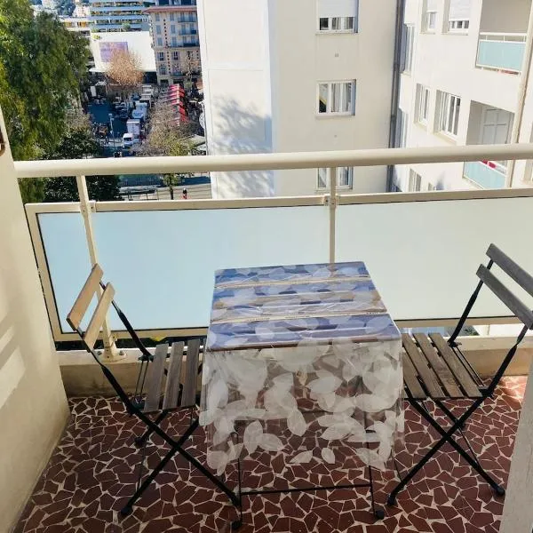 Nice City Center 2 Bedrooms Balcony Air Conditioning, hotel di Nice
