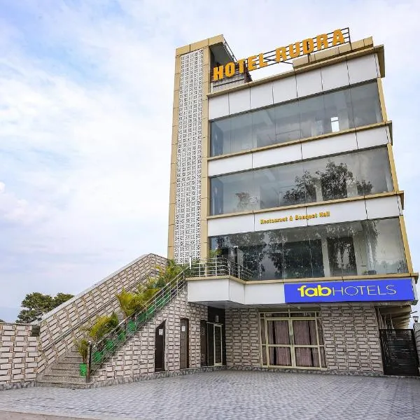 FabHotel Rudra, hôtel à Dehradun