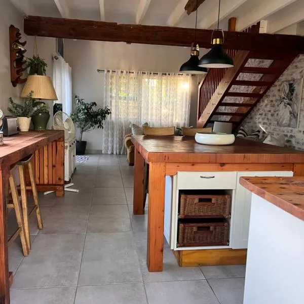 Loft on Honey, khách sạn ở Sunridge Park