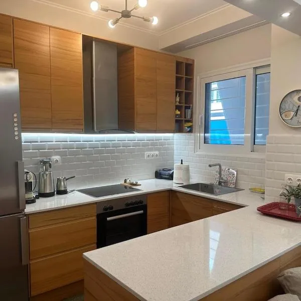 Sunlit seaside 2 bedroom 2 bathroom apartment, hotel v Atenah