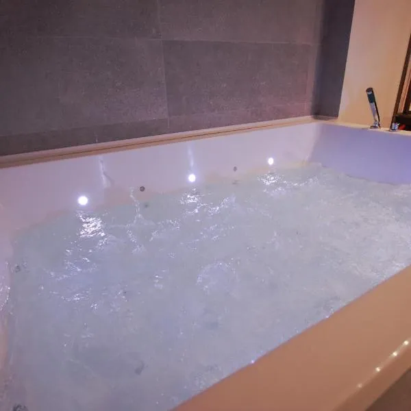 Vinatea Suites con jacuzzi privado en el centro de Morella, hotel Morellában