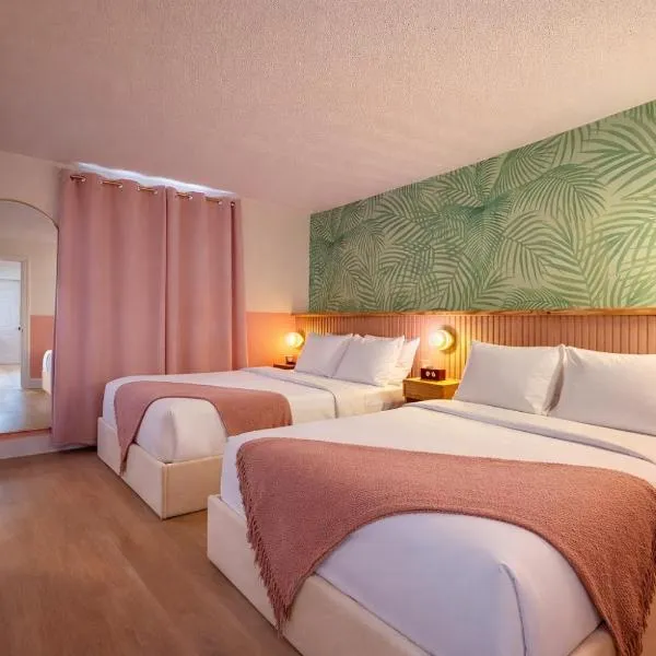 Abode Beach House, отель в городе Клируотер-Бич