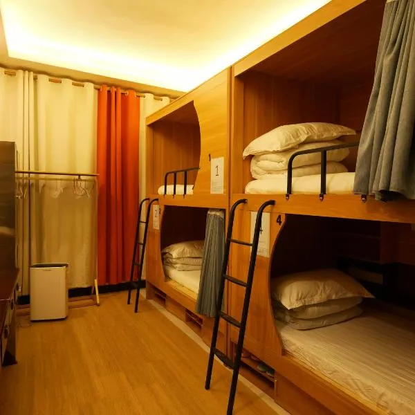 Border Town International Youth Hostel Fenghuang Ancient City Bar Street Branch、鳳凰県のホテル