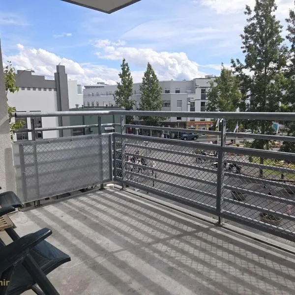 Central Tower Apartment Akureyri City View、アークレイリのホテル