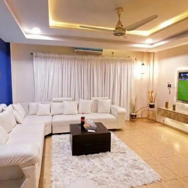 Umair's Haven Residences, Luxury Apartments in Bahria Town Lahore, hotel a Lahore