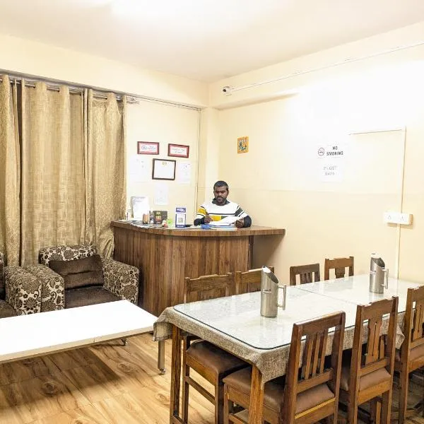 Hotel Swetamber 100-meters from MG Marg photo 2