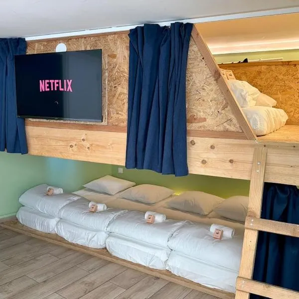 Sleep and Go Lyon Oullins, отель в городе Уллен