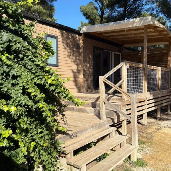 Mobilhome proche de la mer 6pers 3ch, hotel in Carry-le-Rouet