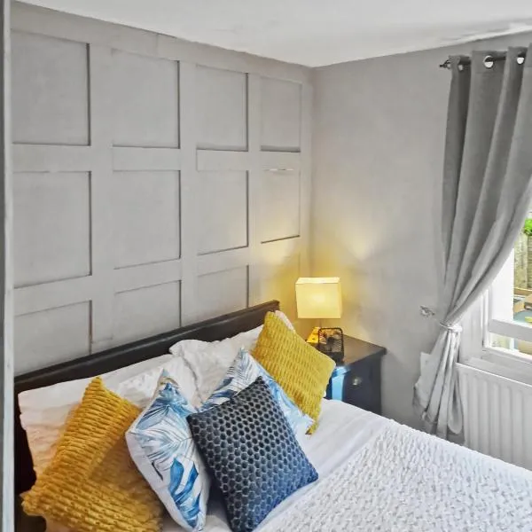 Cosy Studio && Walk to Bushy Park && Free Parking, hotell sihtkohas Hampton Hill