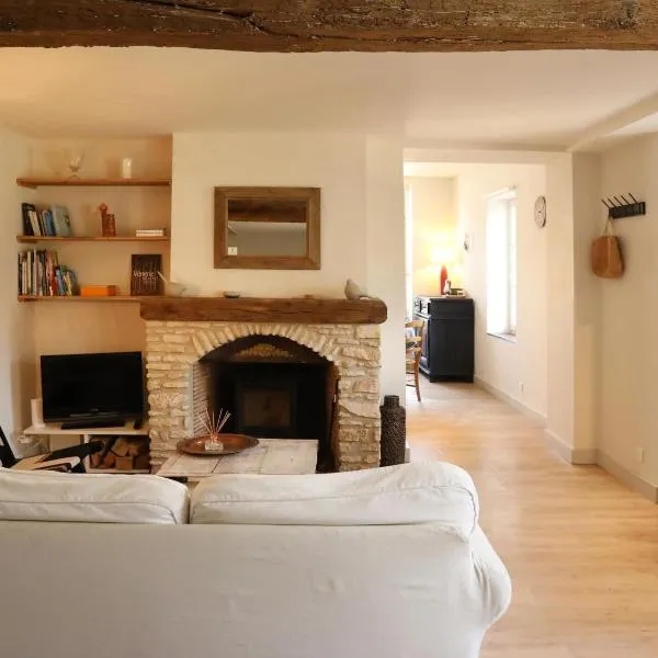 La Maison du Clocher by La Boîte En Plus, hotel u gradu Courteuil