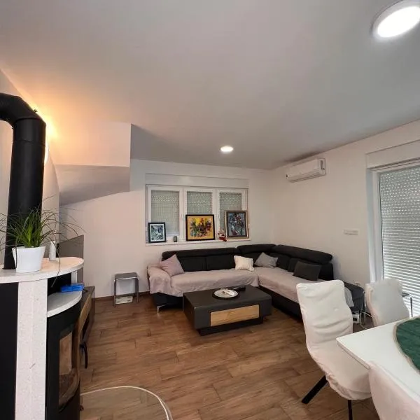Apartman Karmen, hotel v destinaci Brodarica