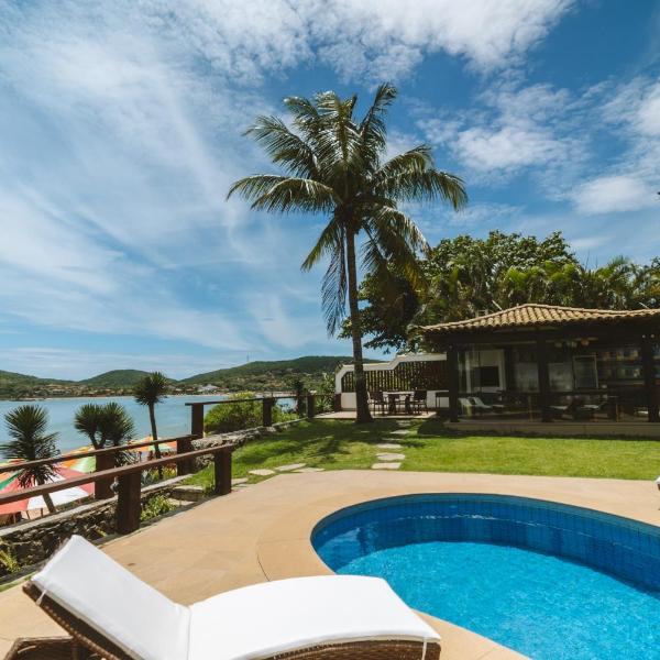 House with 5 suites on the sand of Ferradura Beach