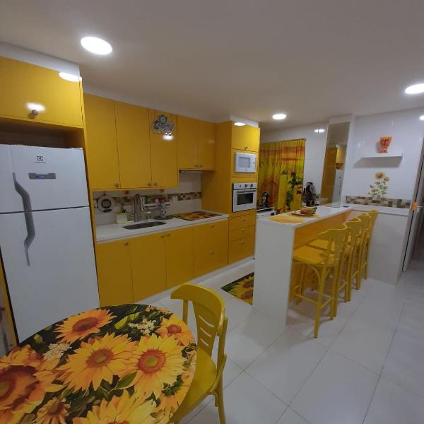 Quarto confortável pertinho da praia