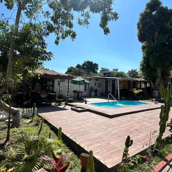 Casa de Veraneio Grande com Piscina, Churrasqueira e 4 quartos
