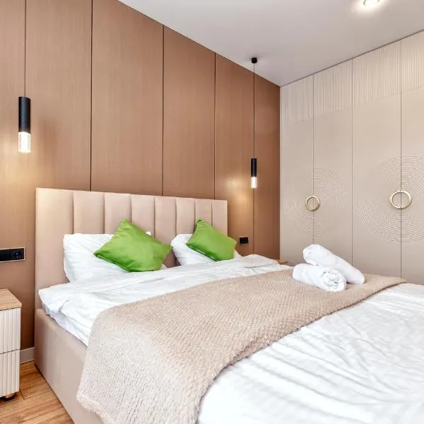 Luxe Apartments по Турану район Хан-Шатыра, hotel in Astana