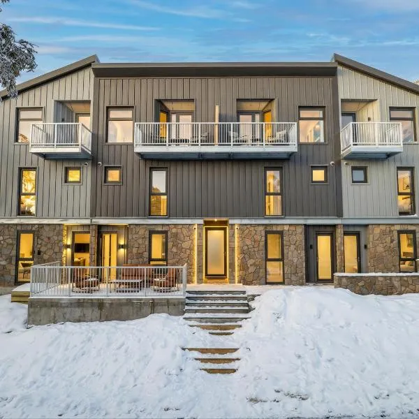 Mount Buller Chalet Easy 5 min Walk to Lifts Sleeps 12: Mount Buller şehrinde bir otel