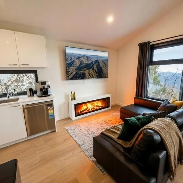 Mount Buller Alpine Chalet Mountain Views Sleeps 12, отель в городе Маунт-Буллер