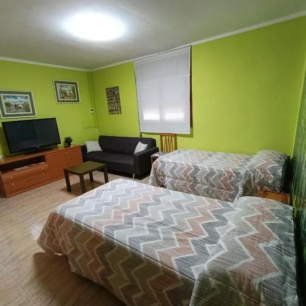 Casa Rural Natalia, хотел в Valmuel