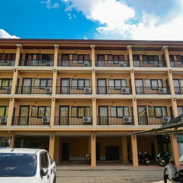 Riverside Houayxay Hotel, hotel en Ban Houayxay