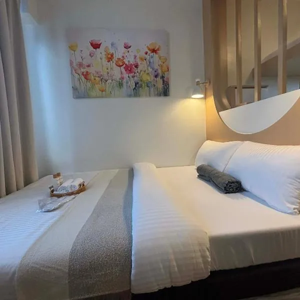 Shore 2 Peak Loft Condo Near MAll Of Asia, hotel di Manila