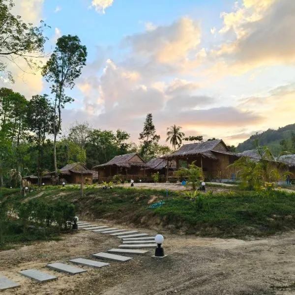 Mook Mellow Hill Bungalows, hotel di Ko Mook