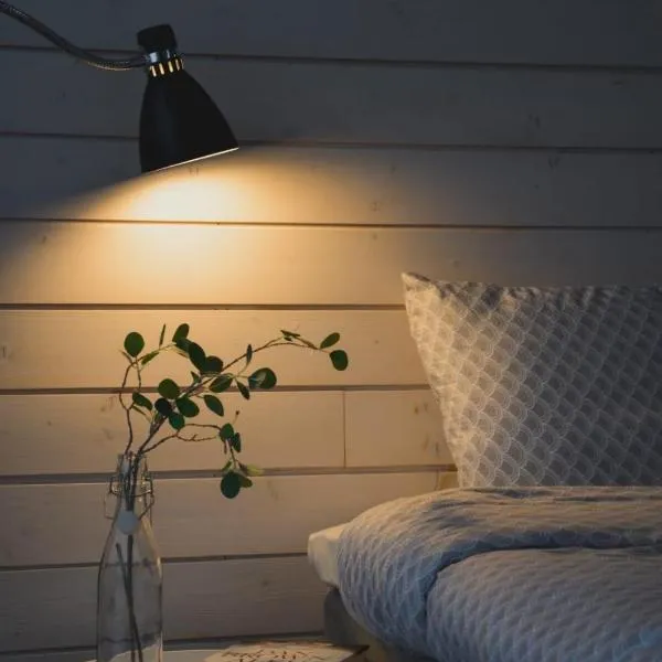 Willa Rauha E, minikoti saunalla, iso parkkialue, отель в городе Lumijoki