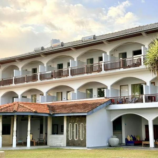 Sri Gemunu Beach Resort, hotel a Unawatuna