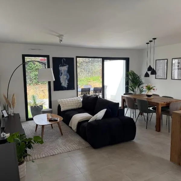 New house with garden - Beaches 11 min away, hotel LʼAiguillon-sur-Vie városában