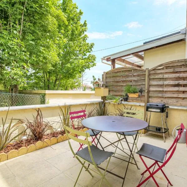 Maison avec terrasse proche Lyon, Hotel in Rillieux